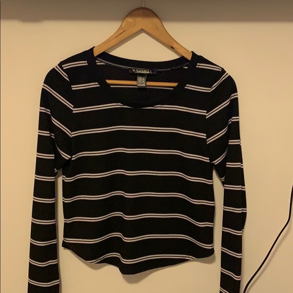 Black and White Striped Longsleeve - Picture 2 of 3